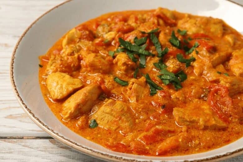 Moreia de cebolada com cebola e tomate.
