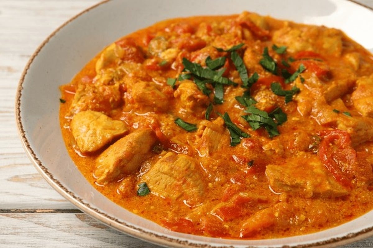 Moreia de cebolada com cebola e tomate.